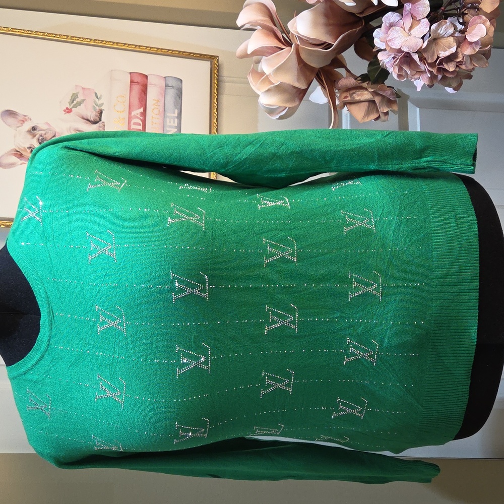Nwt Large/XL High Fashion Chic Green Sweater with Circle Patterns